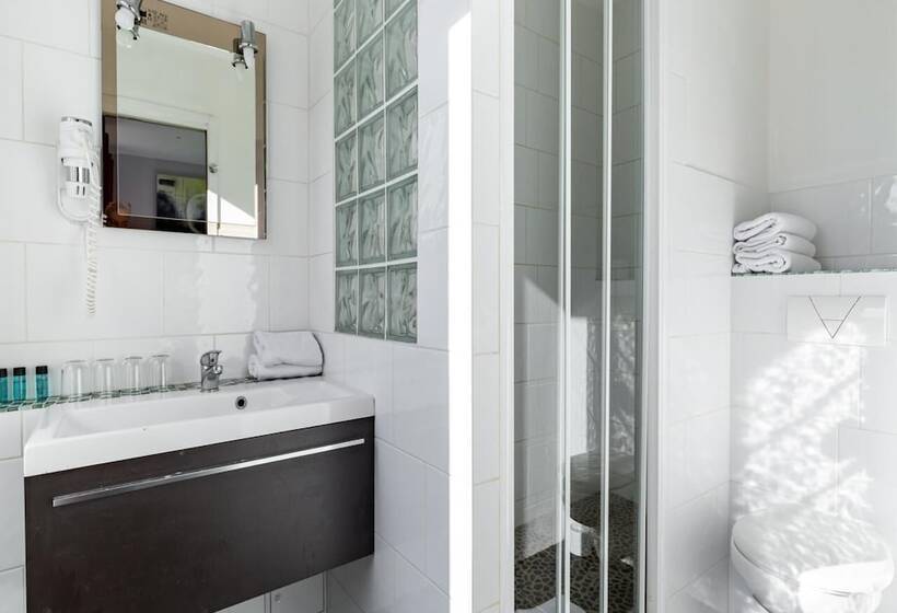 غرفة قياسية, Esplanade