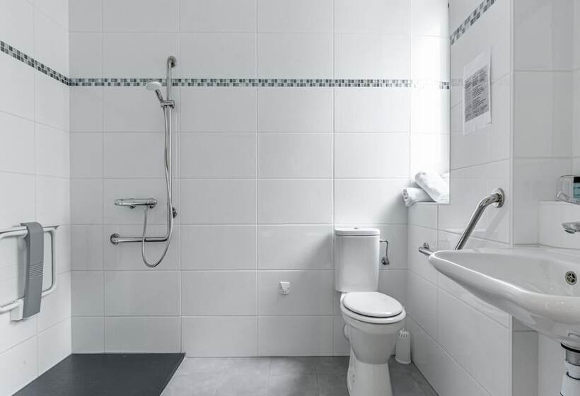 غرفة قياسية, Esplanade