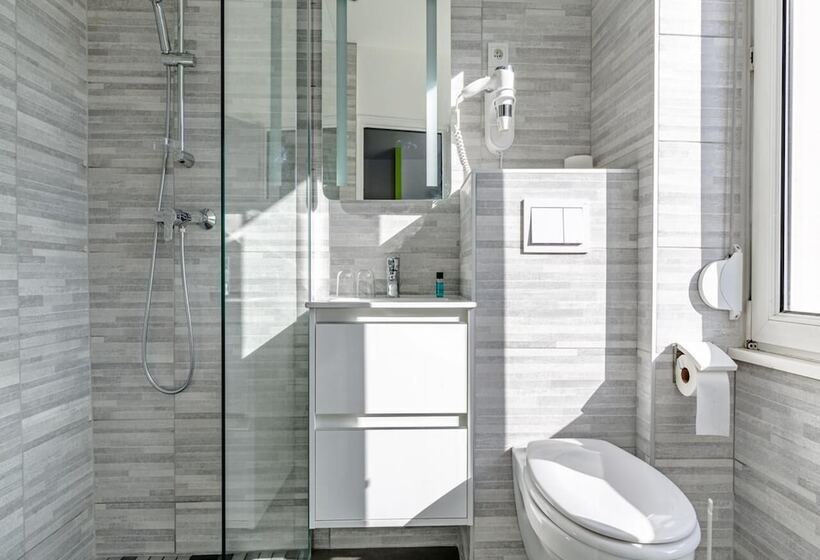 غرفة قياسية, Esplanade