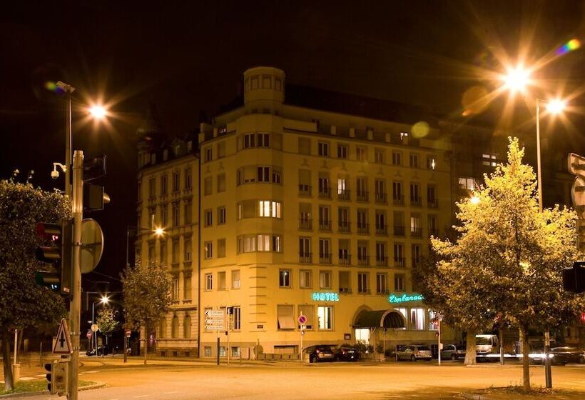 غرفة قياسية ثلاثية, Esplanade