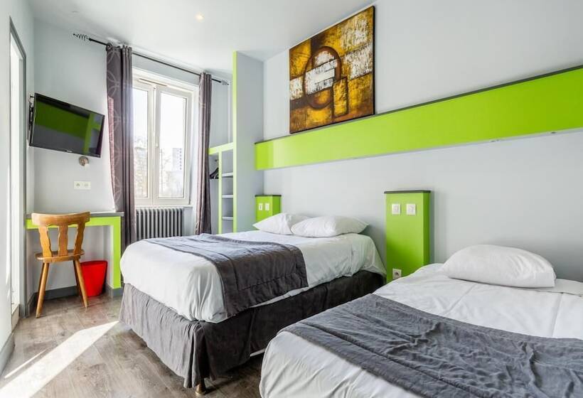 غرفة قياسية ثلاثية, Esplanade