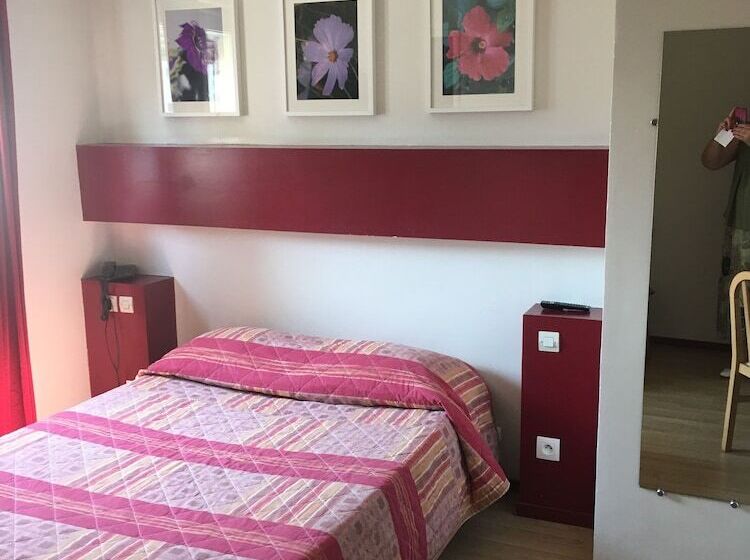 غرفة قياسية, Esplanade