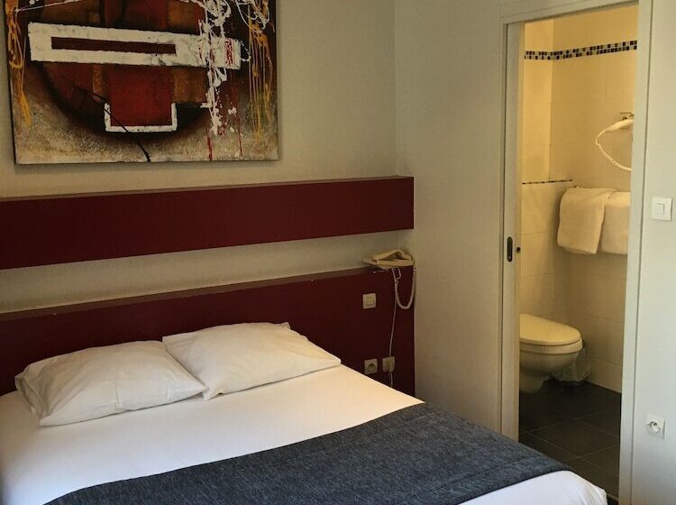 غرفة قياسية, Esplanade