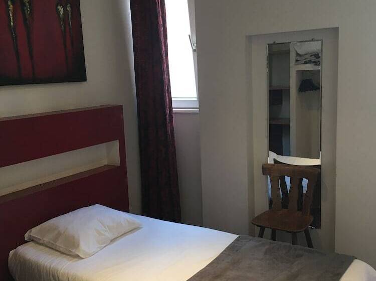 غرفة قياسية, Esplanade