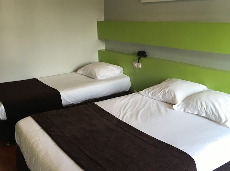 غرفة قياسية ثلاثية, Esplanade