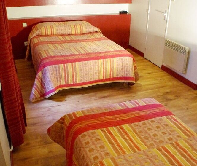 غرفة قياسية ثلاثية, Esplanade