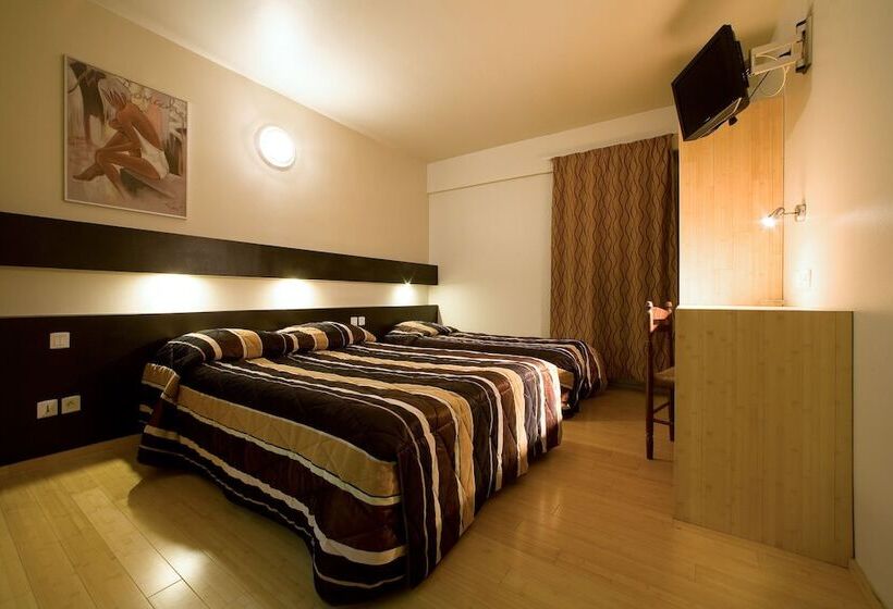 غرفة قياسية ثلاثية, Esplanade