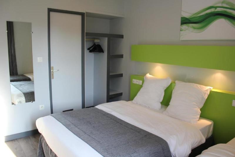 غرفة قياسية ثلاثية, Esplanade