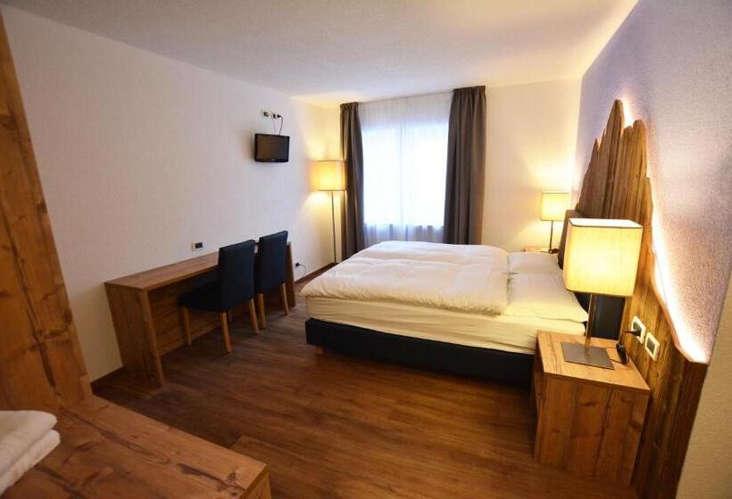 Номер Superior, Nès Crépes