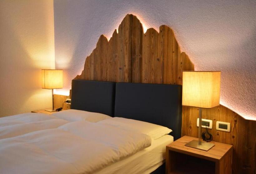 Номер Superior, Nès Crépes