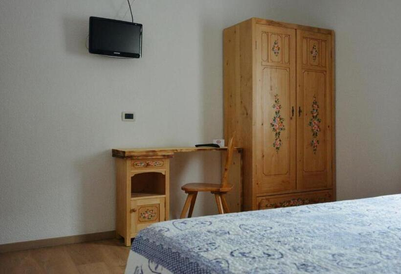 Номер Superior, Nès Crépes