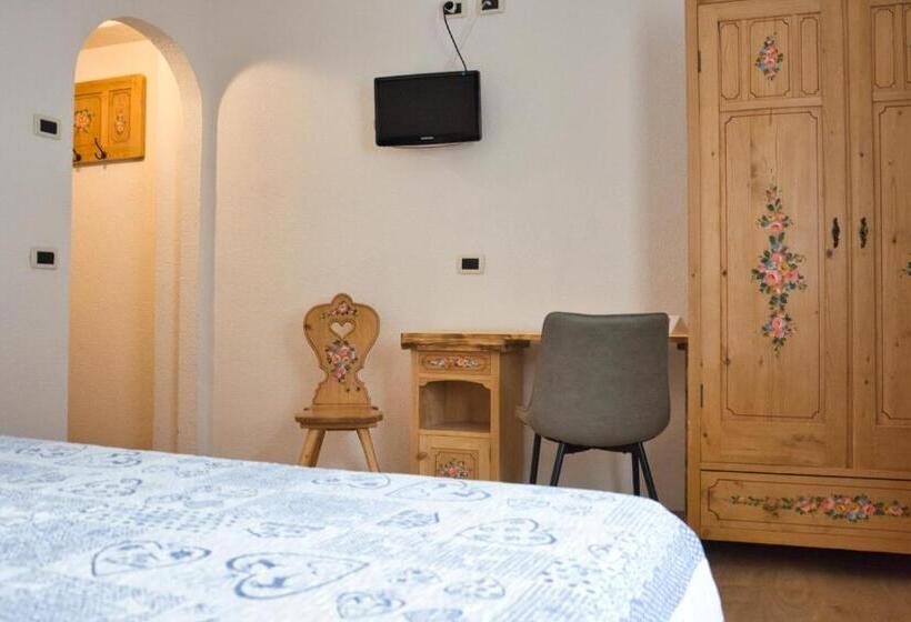 Номер Superior, Nès Crépes