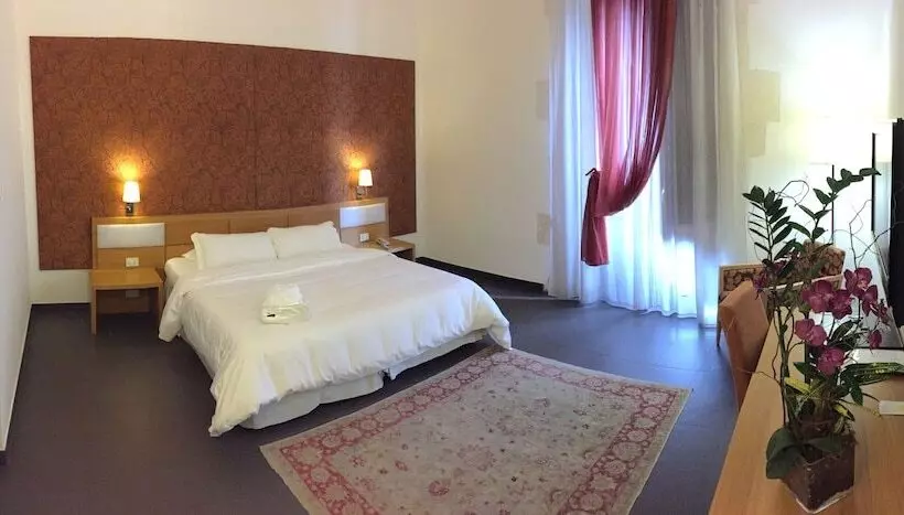اتاق اجرایی, Grande Albergo Alfeo