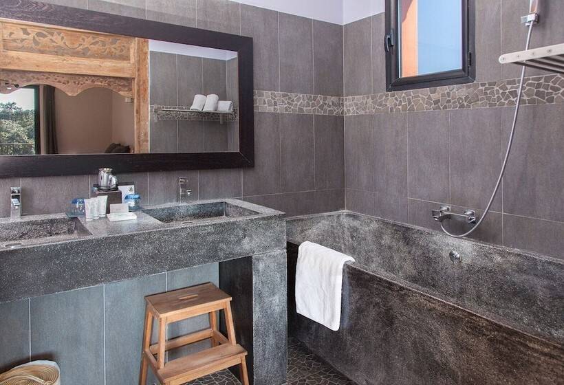 غرفة عائلية, Restaurant Spa Disini Montpellier Est, The Originals Relais