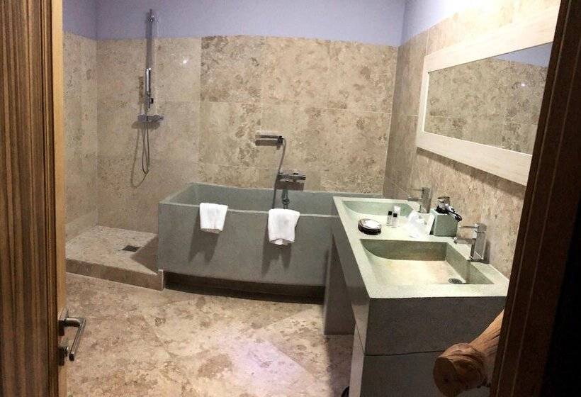 جناح, Restaurant Spa Disini Montpellier Est, The Originals Relais