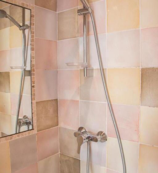 اتاق استاندارد, Les Flots Bleus