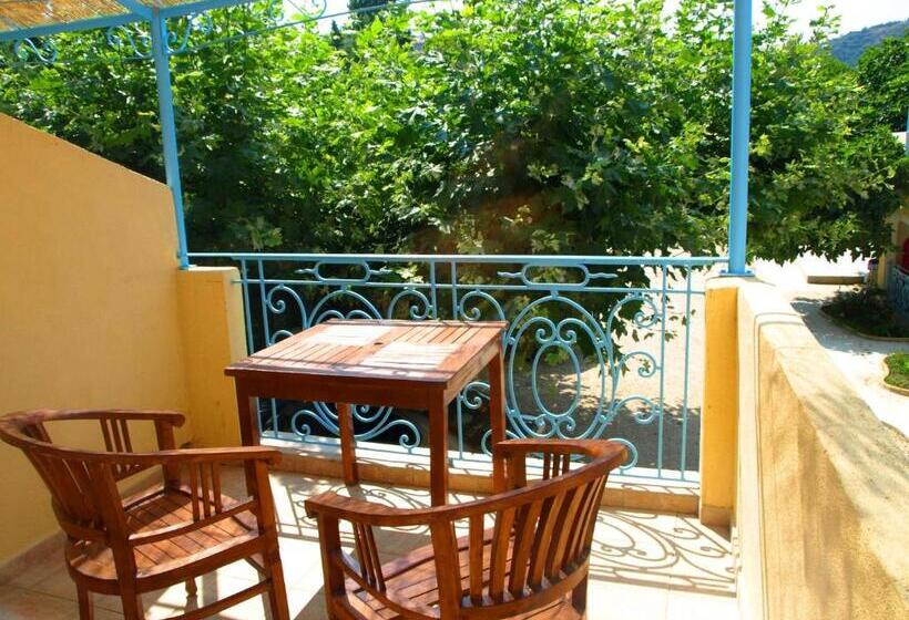 اتاق استاندارد چهار تخته, Les Flots Bleus