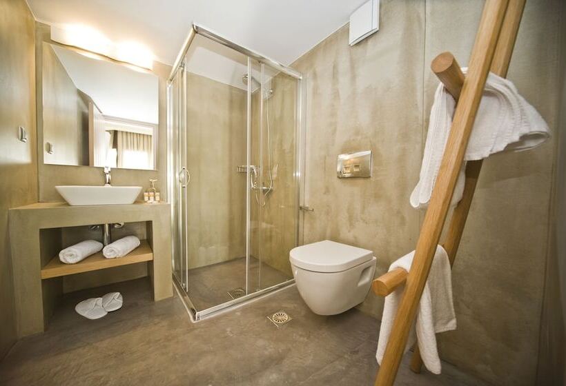 חדר סופריור לשלושה, Pepi Boutique