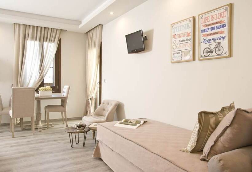 חדר סופריור לשלושה, Pepi Boutique