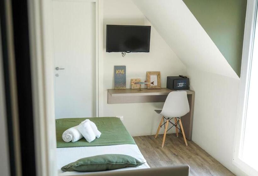 스탠다드 싱글 룸, Rex