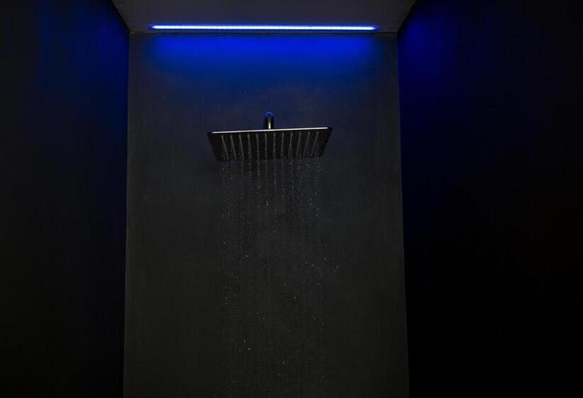 스탠다드 트리플 룸, Rex