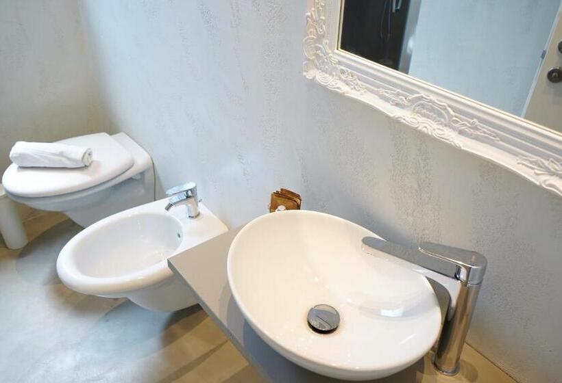 4인용 스탠다드 룸, Rex