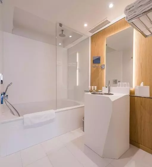آپارتمان یک خوابه با دری مشترک که هال را جدا می کند., Seeko O Hotel Bordeaux