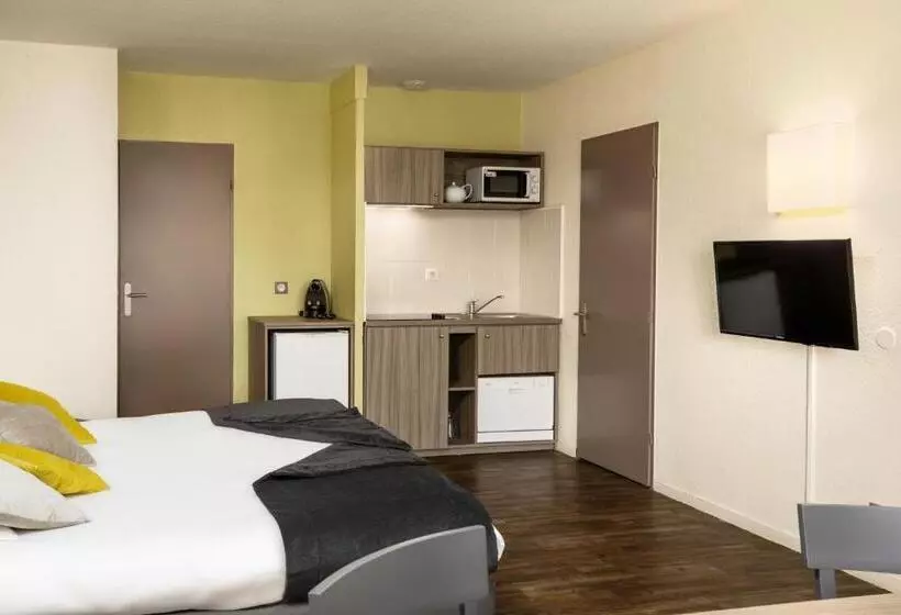 Standard Triple Room with Terrace, Sowell Family Les Amandiers