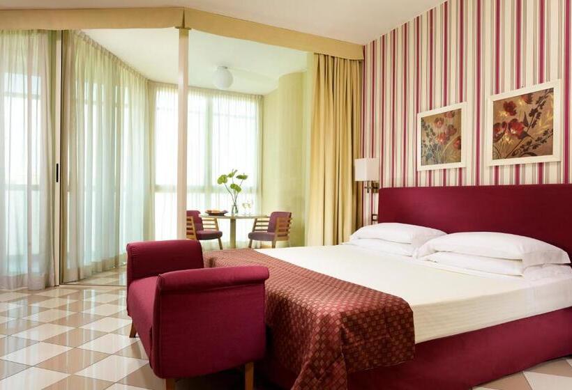 标准工作室, Unahotels The One Milano Hotel & Residence