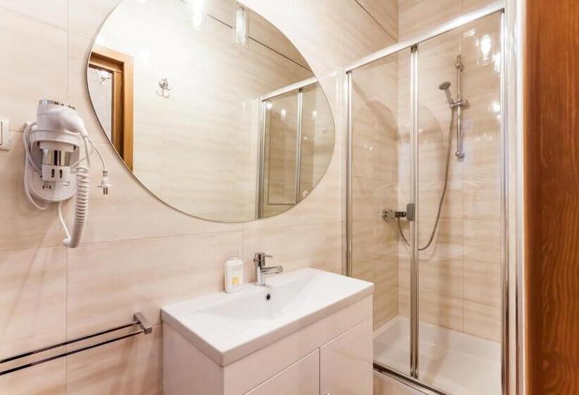 غرفة إقتصادية, Aparthotel Oberża