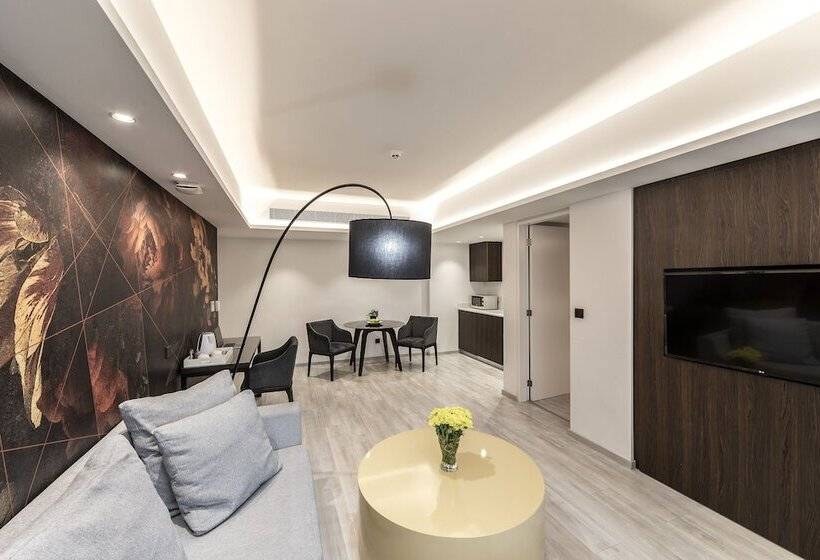 سوییت اجرایی, Almond Business