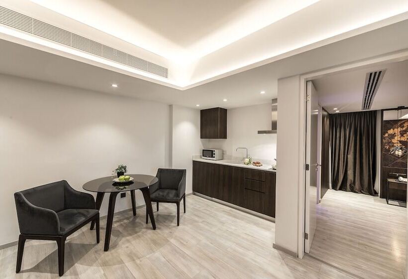 سوییت اجرایی, Almond Business