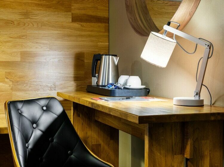 חדר סטנדרט, Batory