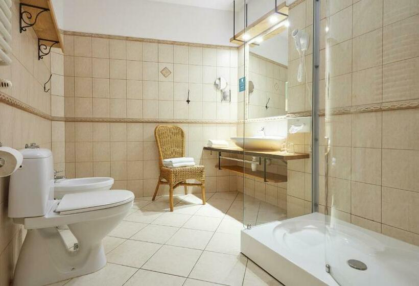 חדר דלוקס, Batory