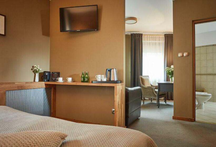 חדר דלוקס, Batory