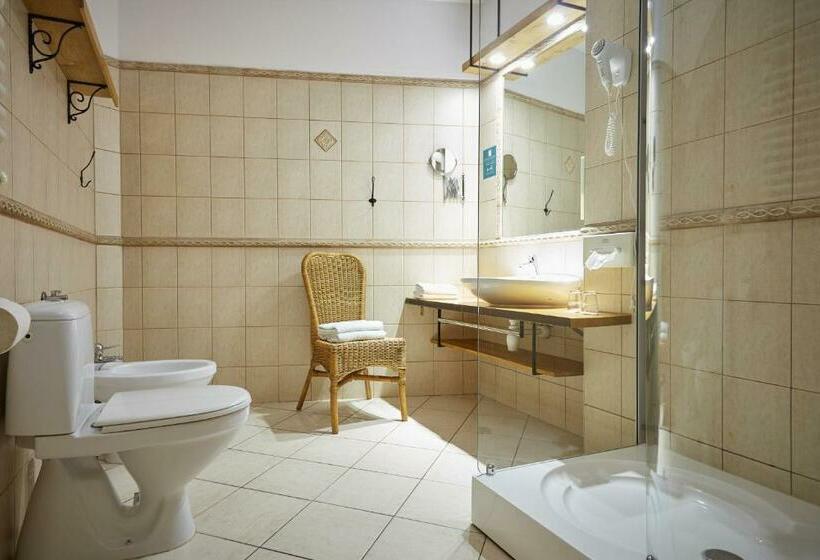 חדר דלוקס, Batory