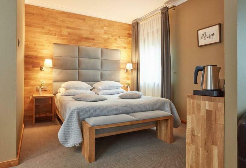 חדר דלוקס, Batory