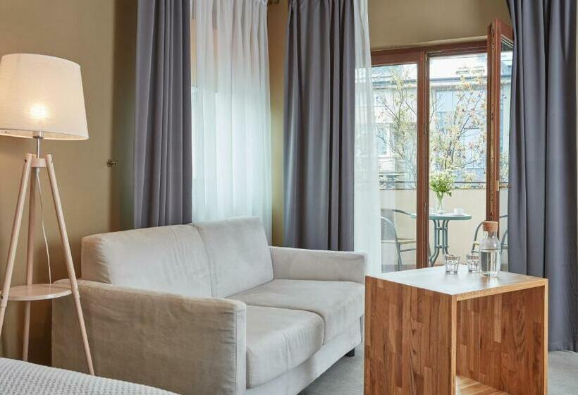 חדר דלוקס, Batory