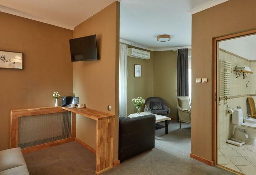 חדר דלוקס, Batory