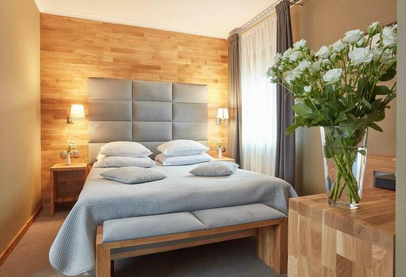 חדר דלוקס, Batory