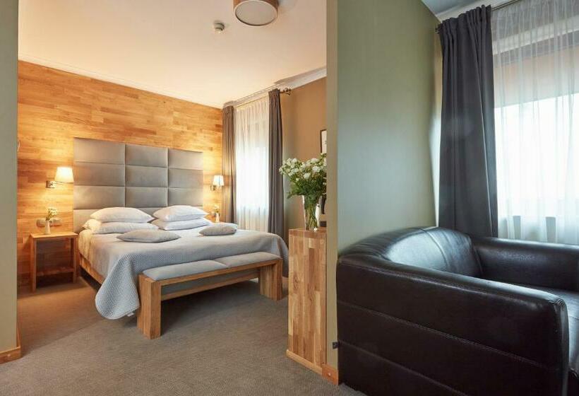 חדר דלוקס, Batory