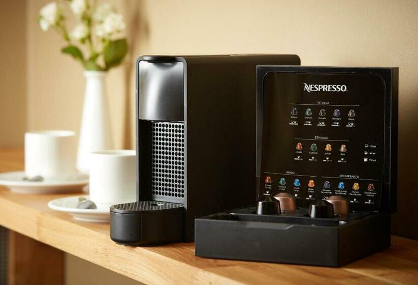 חדר דלוקס, Batory