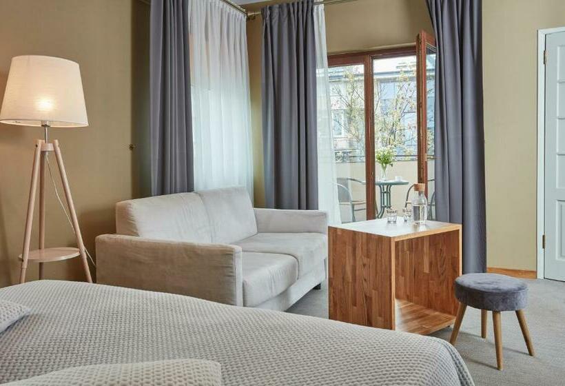 חדר דלוקס, Batory