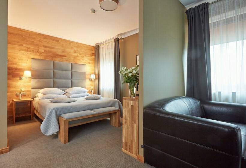 חדר דלוקס, Batory