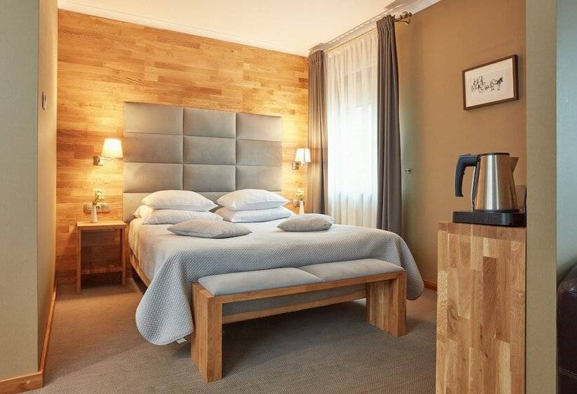 חדר דלוקס, Batory