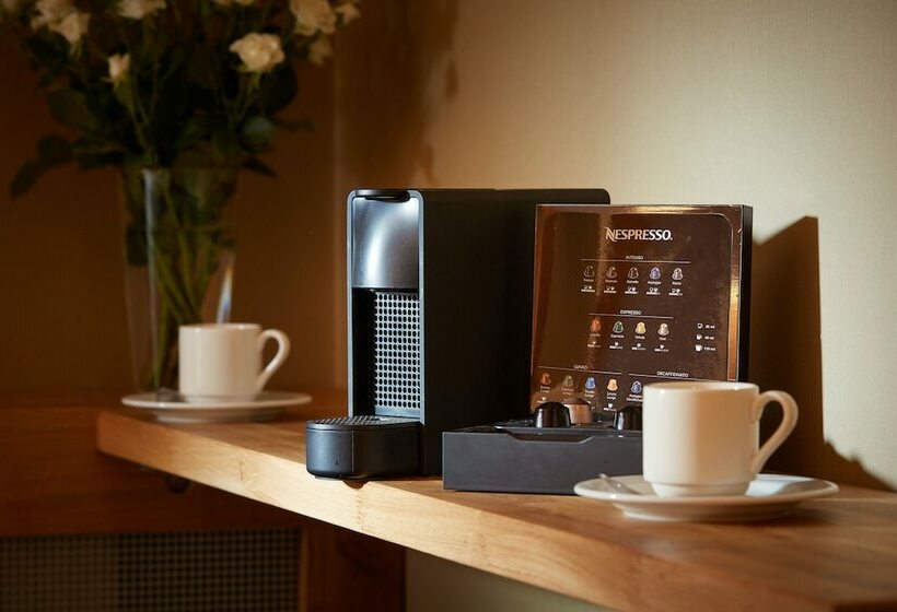 חדר דלוקס, Batory