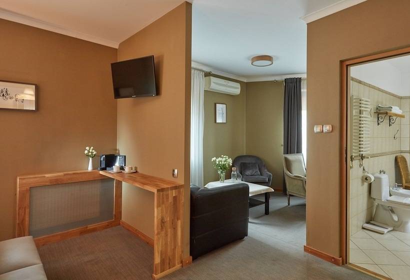 חדר דלוקס, Batory