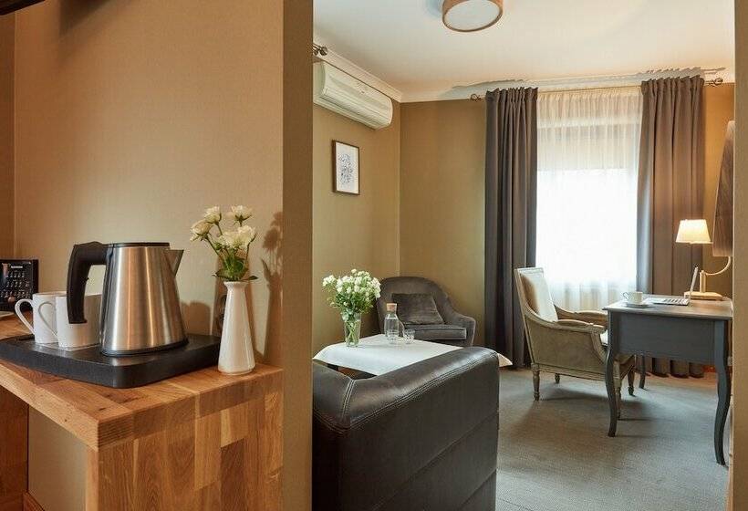 חדר דלוקס, Batory