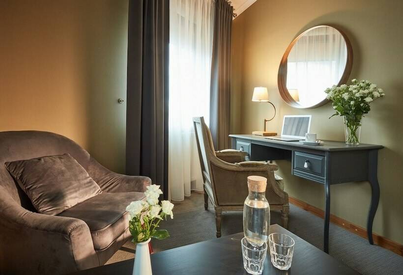 חדר דלוקס, Batory