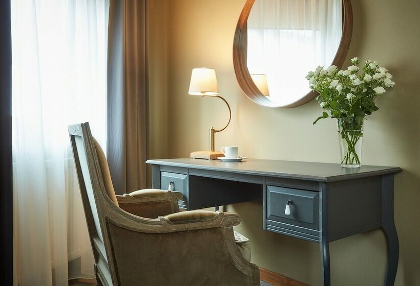 חדר דלוקס, Batory